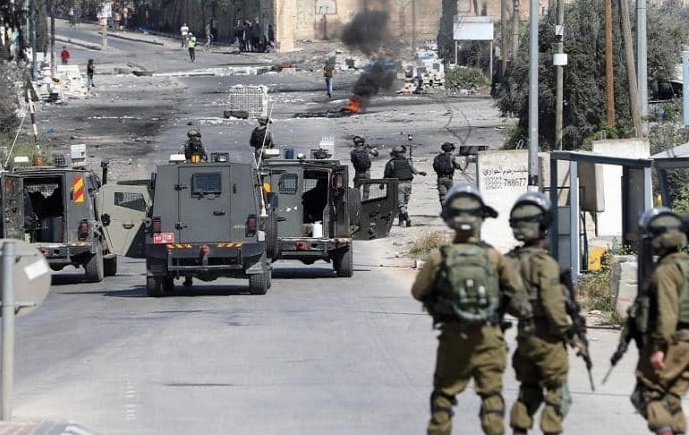 شهيدان فلسطينيان برصاص الاحتلال في مخيم الفوار جنوبي الخليل