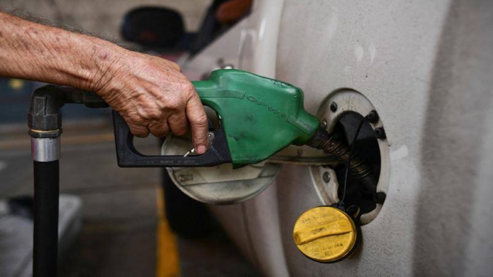 الحكومة : ارتفاع أسعار البنزين بنوعيه والسولار وانخفاض الكاز