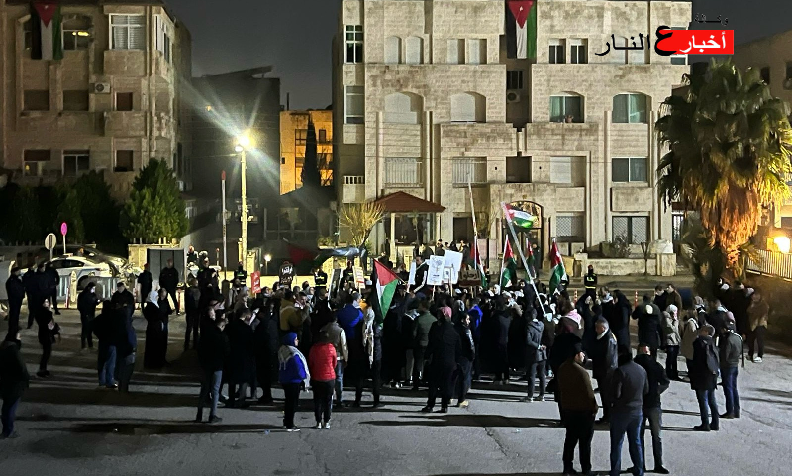 الأردنييون يجددون إعتصامهم في ساحة الكالوتي تنديدا بالمجازر التي يتعرض لها قطاع غزة