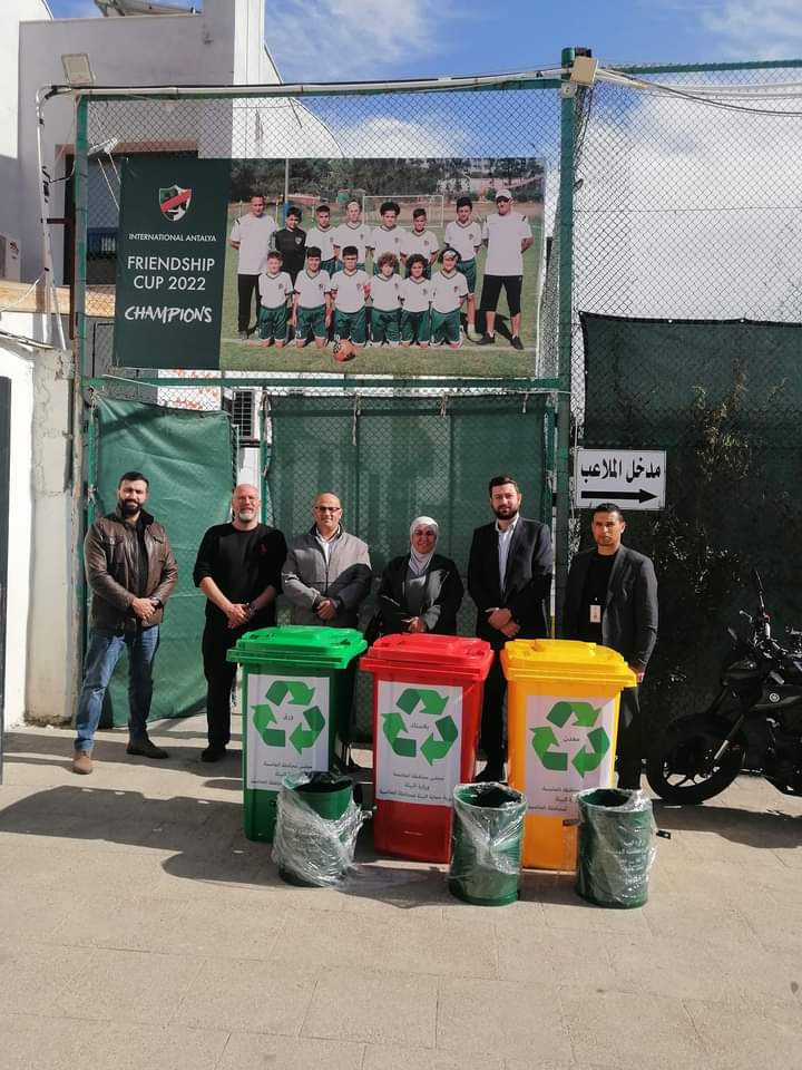 مديرية حماية البيئة لمحافظة العاصمة تنظم فعالية تسليم حاويات بلاستيكية متحركة