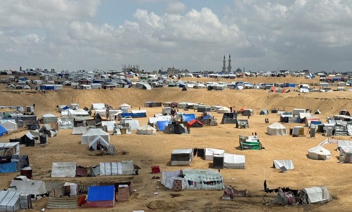 Palestinians, who fled their houses due to Israeli strikes, take shelter in a tent camp, amid the ongoing conflict between Israel and the Palestinian Islamist group Hamas, on the Muslim holiday of Eid al-Fitr, at the border with Egypt in Rafah, in the southern Gaza Strip, April 10, 2024. REUTERS/Mohammed Salem