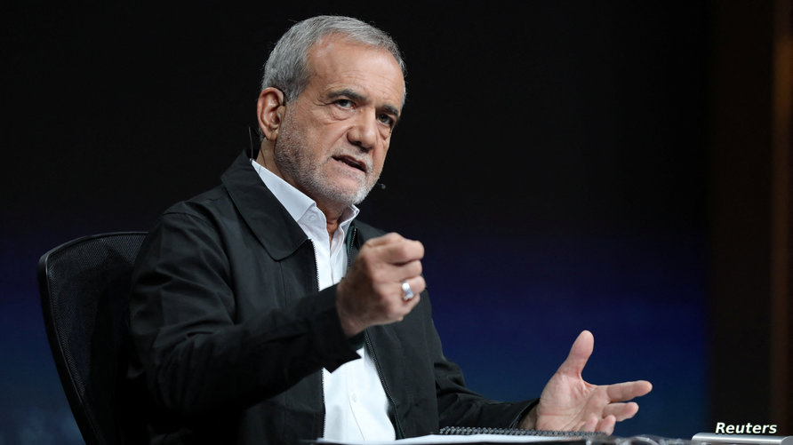 Iranian presidential candidate Masoud Pezeshkian attends an election debate at a television studio in Tehran, Iran July 2, 2024. Morteza Fakhri Nezhad/IRIB/WANA (West Asia News Agency)/Handout via REUTERS ATTENTION EDITORS – THIS PICTURE WAS PROVIDED BY A THIRD PARTY