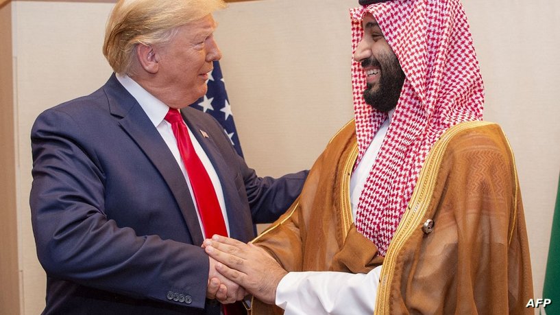 A handout picture provided by the Saudi Royal Palace on June 29, 2019, shows Saudi Crown Prince Mohammed bin Salman (R) shaking hands with US President Donald Trump during their meeting on the sidelines of the G20 Summit in Osaka, Japan. (Photo by BANDAR AL-JALOUD / Saudi Royal Palace / AFP) / RESTRICTED TO EDITORIAL USE – MANDATORY CREDIT “AFP PHOTO / SAUDI ROYAL PALACE / BANDAR AL-JALOUD” – NO MARKETING – NO ADVERTISING CAMPAIGNS – DISTRIBUTED AS A SERVICE TO CLIENTS