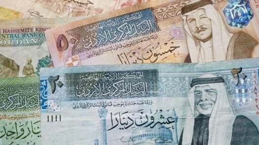 الحكومة تُطفئ ديونا بقيمة 3 مليارات دينار خلال أول 10 أشهر