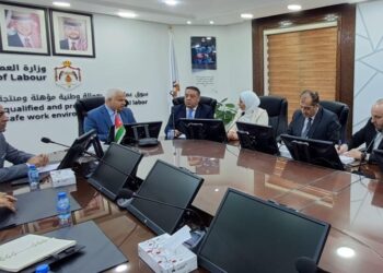 العمل والبريد الأردني يوقعان اتفاقية لتشغيل 400 أردني