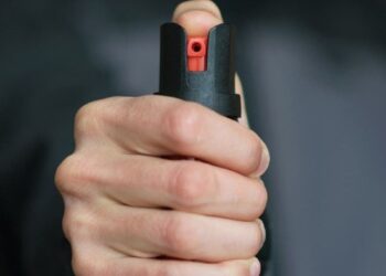 مزاح بـ رذاذ الفلفل داخل العلوم والتكنولوجيا يدخل 18 شخصاً للمستشفى