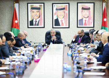 رئيس الوزراء: أولوية الحكومة دفع عجلة النمو وتوسيع الاقتصاد الوطني
