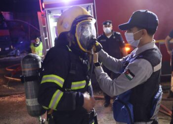 لا إصابات في حريق هنجر ملابس في المنطقة الحرة