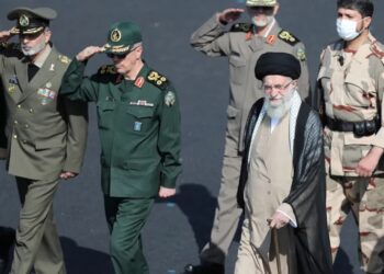 خامنئي يضع القوات المسلحة الإيرانية في حالة تأهب قصوى