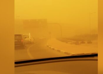 عاصفة رملية جدارية ضخمة تضرب شمال السعودية .. هل تصل إلى الأردن
