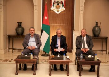 العيسوي يلتقي وفدا شعبيا من محافظة الزرقاء