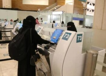 السعودية: غرامة 50 ألف ريال بحق الوافد المتأخر عن المغادرة