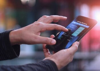 الاتصالات تحذّر المواطنين من رسائل احتيالية تطلب دفع رسوم ومخالفات