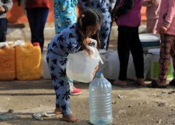 الخيرية الهاشمية تواصل توزيع المياه الصالحة للشرب في غزة