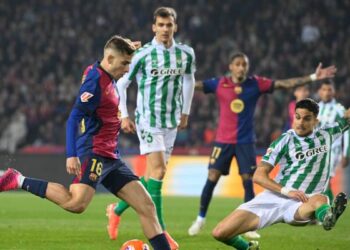 برشلونة يسقط في فخ التعادل أمام بيتيس ويُشعل صراع الليجا مع الريال