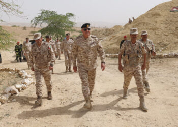 رئيس هيئة الأركان المشتركة يتفقد الواجهة الحدودية للمنطقة العسكرية الوسطى