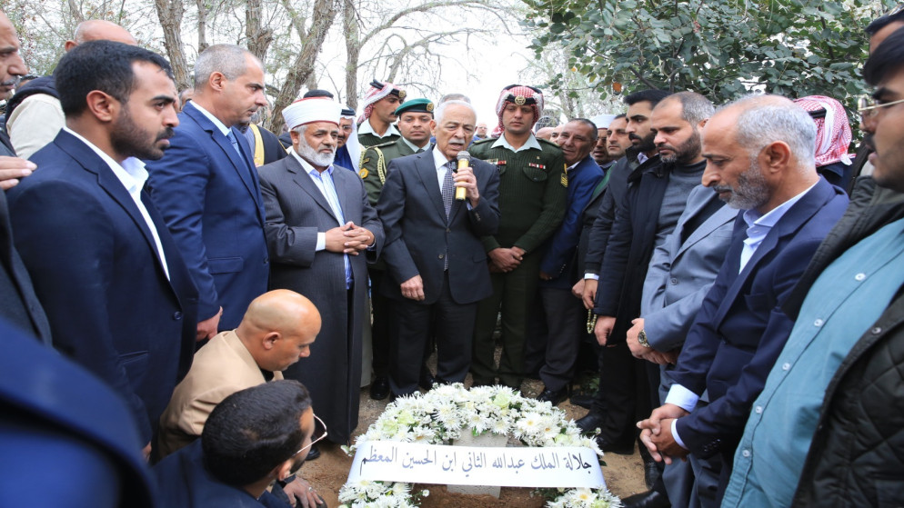 رئيس الديوان الملكي يشارك في تشييع جثمان الوزير الفايز