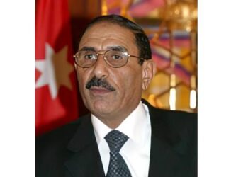 العيسوي ينقل تمنيات الملك وولي العهد للوزير الطراونة بالشفاء العاجل