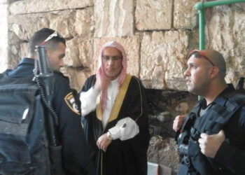 سلطات الاحتلال تبعد خطيب المسجد الأقصى لمدة أسبوع