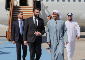 الشرع يجري زيارته الأولى إلى الإمارات برفقة وزير خارجيته