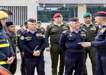 الملك يفتتح نادي ضباط الأمن العام في منطقة غمدان