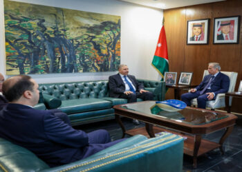 رئيس الوزراء يشيد بتخصيص شركة البوتاس 30 مليون دينار على مدى 3 سنوات لمشروع المسؤولية المجتمعية