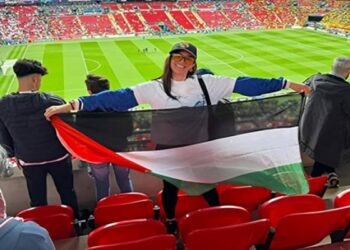 إقالة مديرة مصرية من نادٍ إنجليزي بسبب دعمها لفلسطين