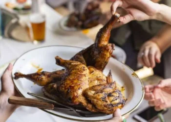 دراسة تحذر: تناول هذه الكمية من الدجاج أسبوعيا يزيد خطر الوفاة