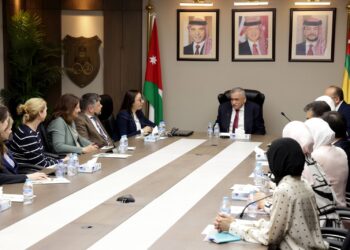 الجامعة الأردنية تبحث التعاون الأكاديمي مع جامعة هارفرد