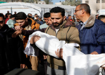 19 شهيدا بينهم أطفال في مجزرة جديدة إثر قصف الاحتلال عيادة تابعة للأونروا شمال غزة