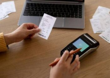 إلزام التعامل بالفواتير الإلكترونية يدخل حيز التنفيذ