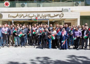 مصفاة البترول الأردنية تنفذ وقفة تضامنية رفضًا لمحاولات المساس بأمن الوطن