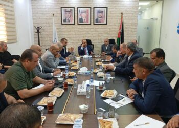 محافظ إربد يترأس اجتماعا تنسيقيا لمواجهة التحديات المائية في الشمال