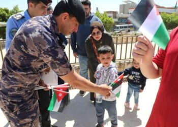 الأمن العام:جولات للتوعية بالتنزه الآمن والاحتفاء بيوم العلم