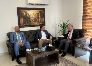 الأونروا ودائرة الشؤون الفلسطينية تبحثان تحديات الأزمة المالية