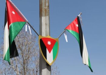محافظة يوعز لكوادر التربية ومديرياتها لتزيين المباني والساحات ورفع العلم الأردني