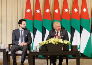 الملك يغادر أرض الوطن متوجها إلى مصر