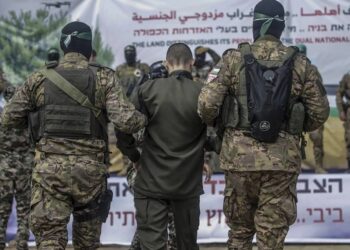 أبو عبيدة: نصف أسرى العدو الأحياء يتواجدون في مناطق طلب جيش الاحتلال إخلاءها