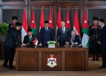 الملك والرئيس الإندونيسي يشهدان توقيع اتفاقية تعاون في المجال الدفاعي