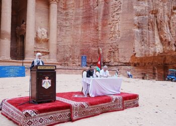 إطلاق مسار  سياحة الفلك الآثاري في البترا
