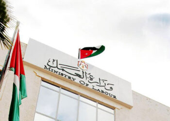 العمل : 3 بنود تغيرت في نظام رسوم تصاريح العمل الجديد