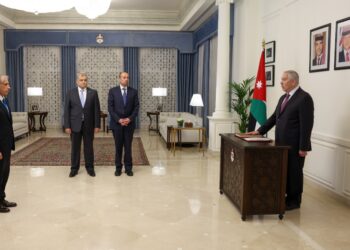 المجالي يؤدي القسم القانوني أمام رئيس الوزراء