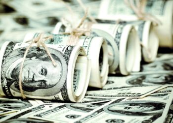 وزارة التخطيط تلقت تعهدات لتمويل مشاريع بـ 2.1 مليار دولار في نيسان