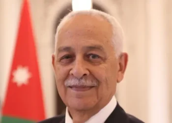 العيسوي ينقل للوزير الأسبق ارشيدات تمنيات الملك وولي العهد له بالشفاء العاجل