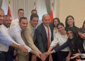 السفارة الاردنية في القاهرة تحتفل بعيد الاستقلال وكورال هارموني يغني للملك.. فيديو
