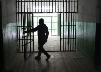 السجن 8 سنوات لمحاسب بتهمتي الاختلاس والاستثمار الوظيفي