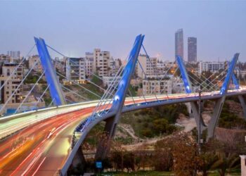 إصابة فتاة سقطت عن نفق عبدون