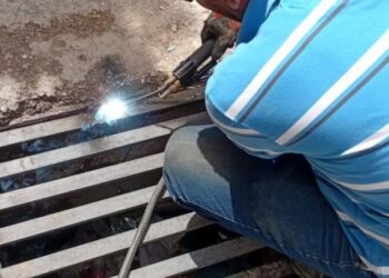 بلدية الزرقاء تتخذ إجراءات لمنع سرقة أغطية المناهل