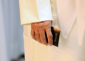 فضيحة تزوير جنسية في الكويت.. 40 ابنا من 4 زوجات