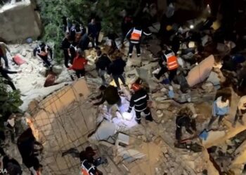 فاجعة بمدينة فاس المغربية بعد إنهيار مبنى من 4 طوابق